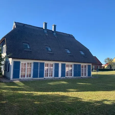 Zur Fischerwurt 8