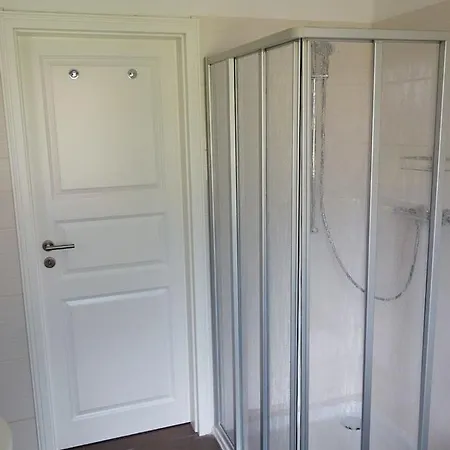 Holiday home Zur Fischerwurt 8